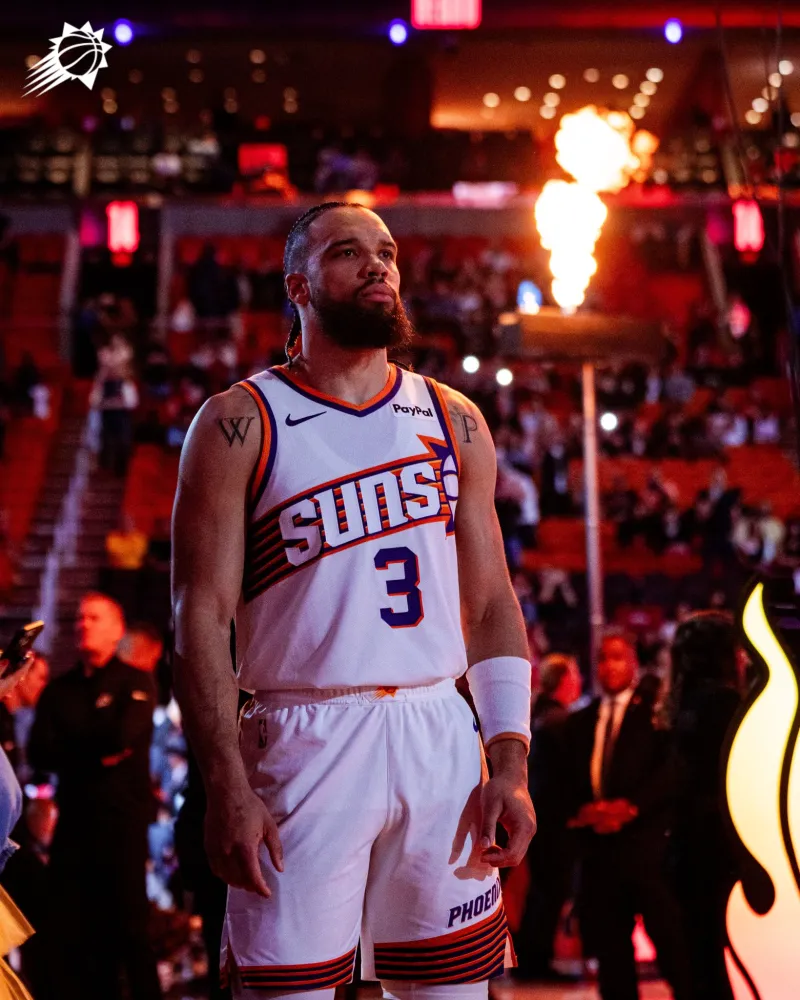 反派！太阳社媒晒狄龙今日赛前热身时的个人特写照片