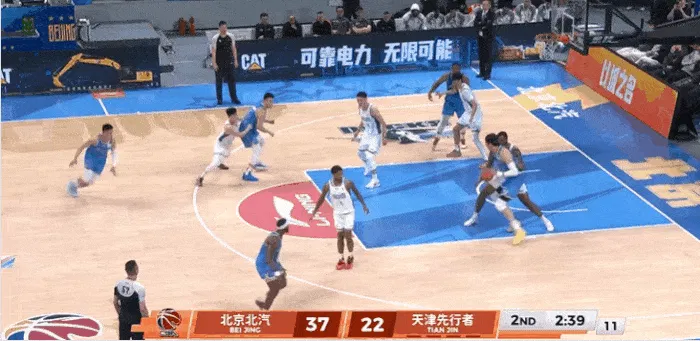 开云Kaiyun中国官网登录入口-周琦篮下稳扎稳打，突然背转身扛着对手上篮打进